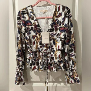 🍀 FANCO NWT BONING VNECK TOP